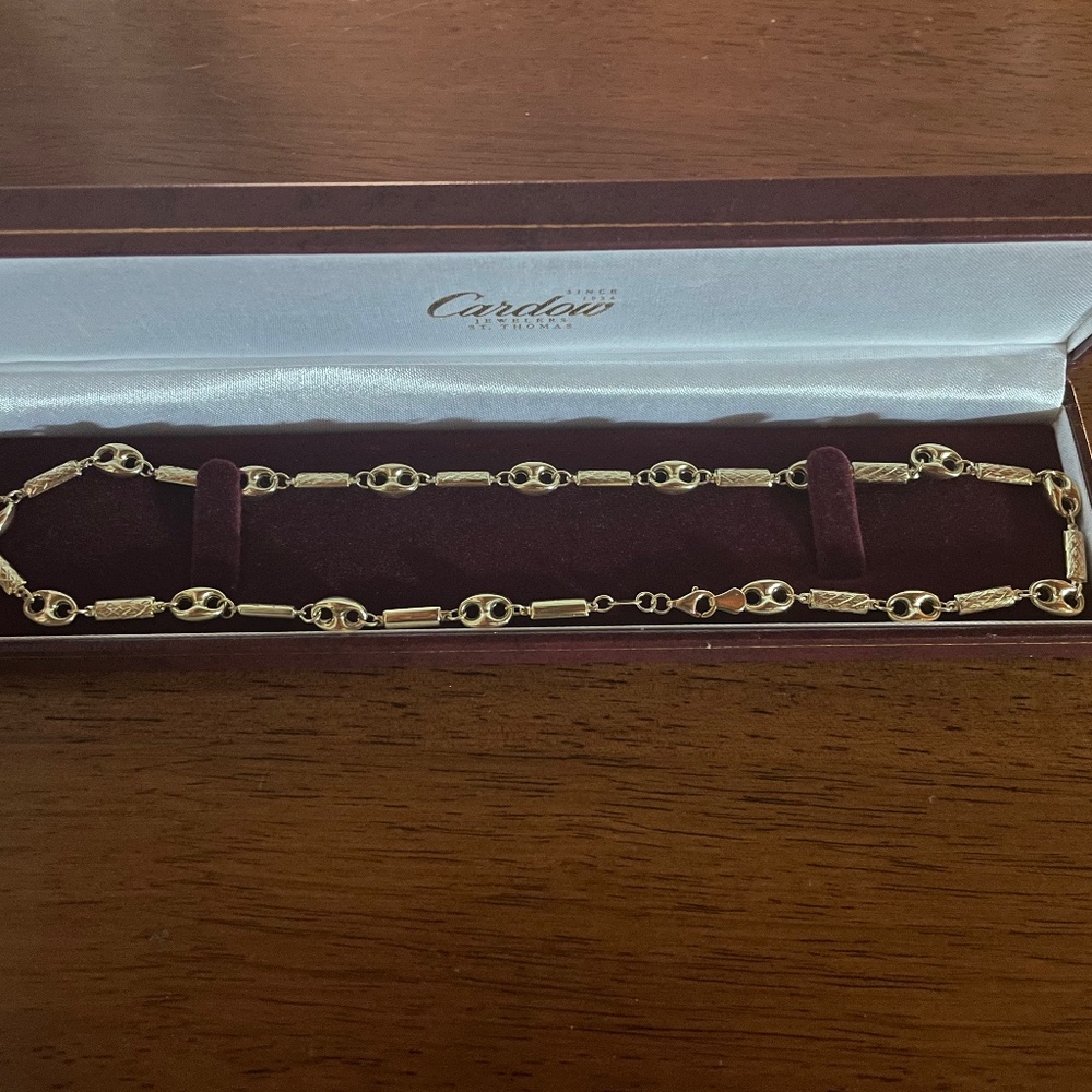 Beautiful 14 karat gold necklace